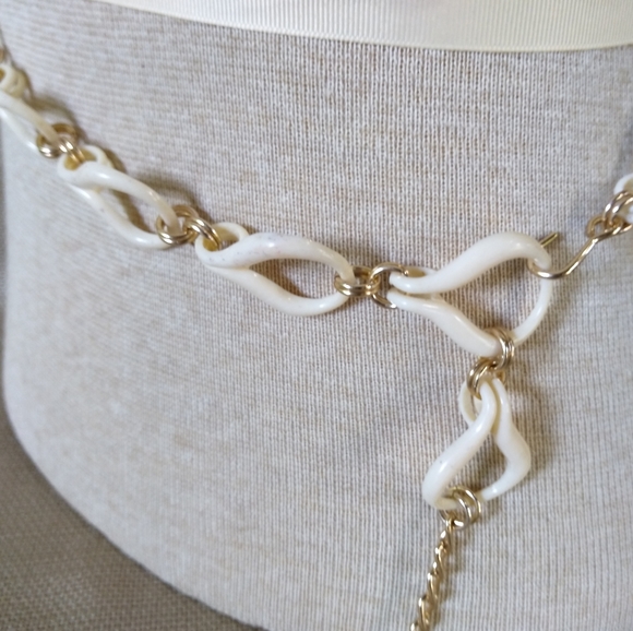 Vintage Mod 60s Lucite Chain Belt - Picture 3 of 3